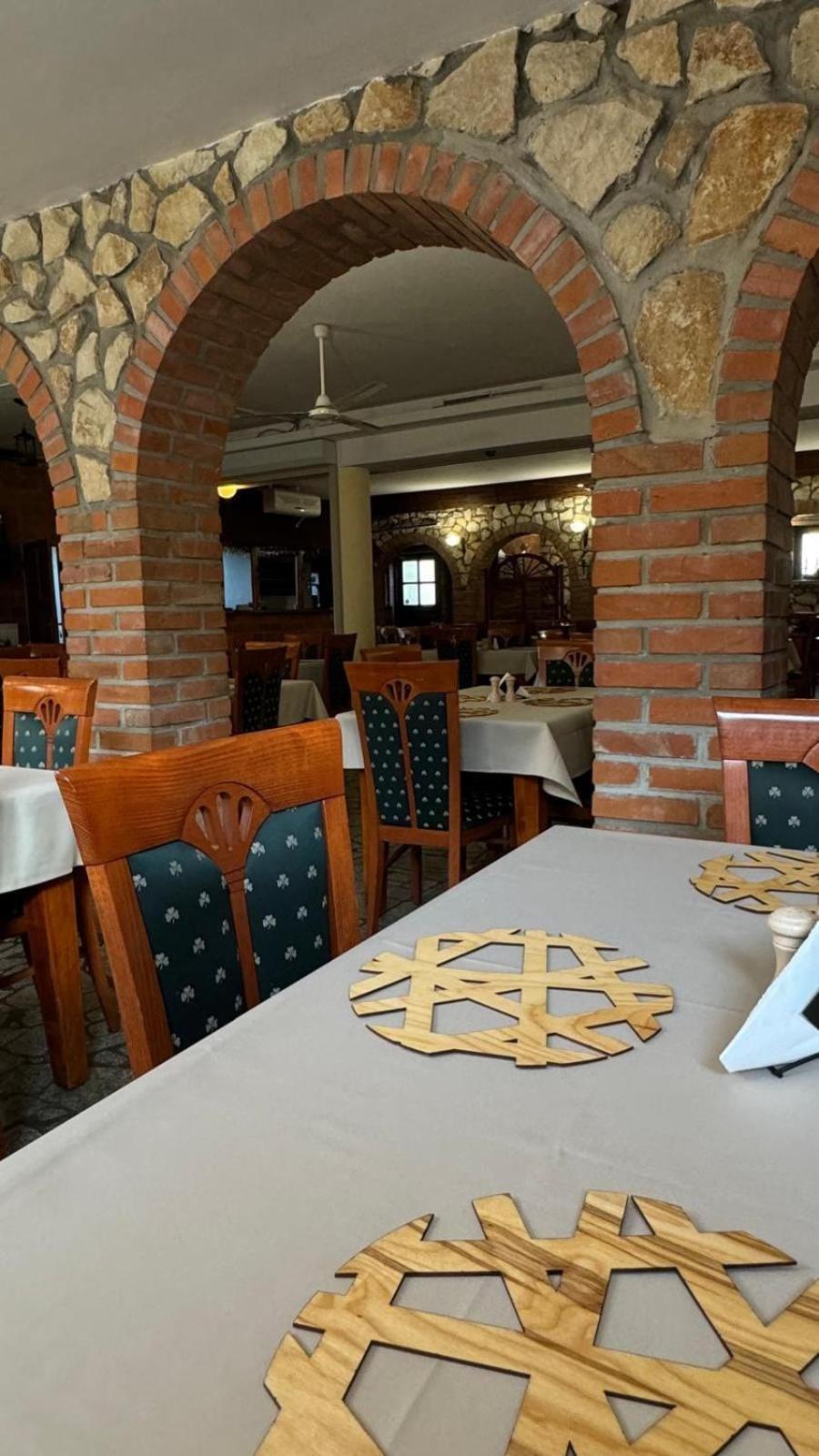 Powidz Lakeside Hotel & Restaurant Екстериор снимка